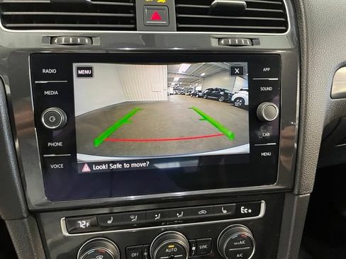 Used 2018 Volkswagen e-Golf SE FWD image 29