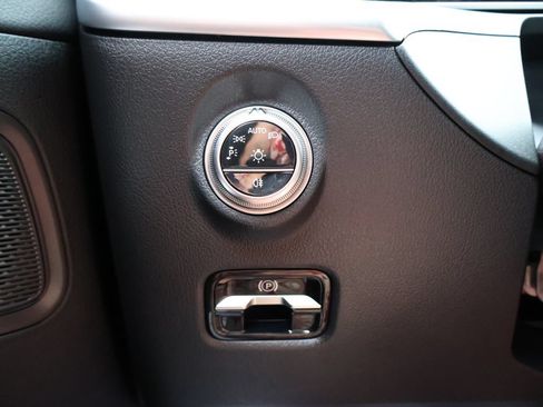 Used 2025 Mercedes-Benz C 300 4MATIC Sedan image 34
