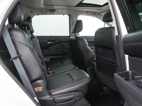 Used 2023 Nissan Pathfinder SL AWD/4WD image 13