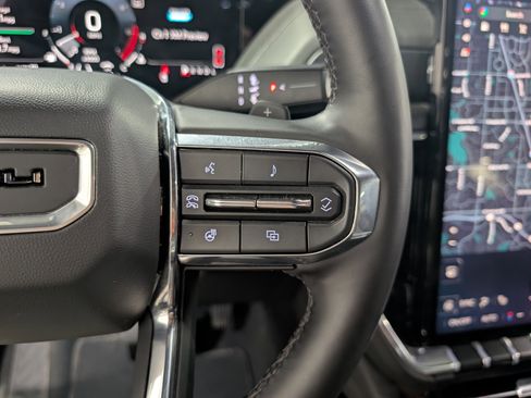 Used 2025 GMC Yukon Denali AWD/4WD image 16