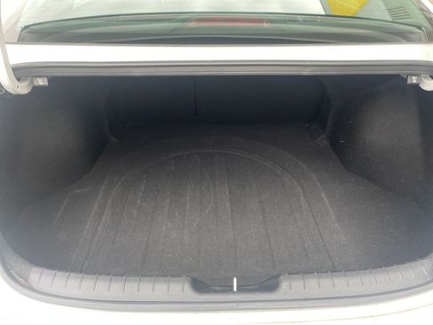 Used 2025 Hyundai Elantra SEL image 30