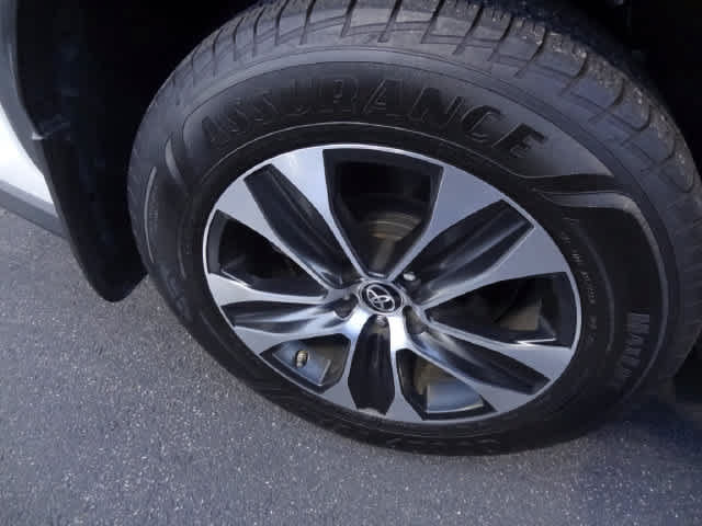 Used 2021 Toyota Highlander XLE AWD/4WD image 12