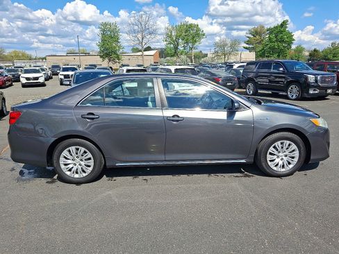 Used 2013 Toyota Camry LE FWD image 7