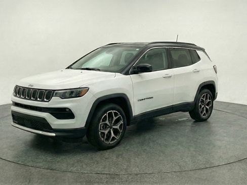 Used 2025 Jeep Compass Limited AWD/4WD image 3