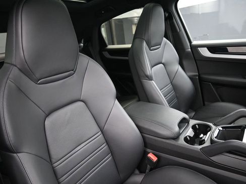 Certified 2024 Porsche Cayenne Coupe image 27