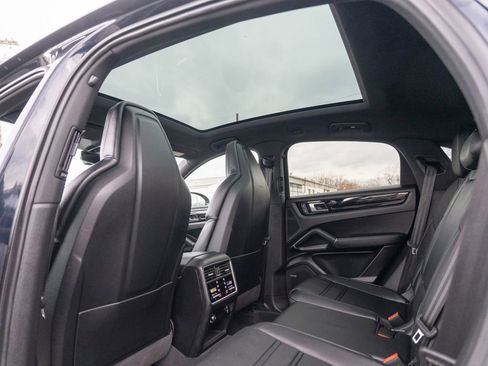Used 2023 Porsche Cayenne Platinum Edition image 35