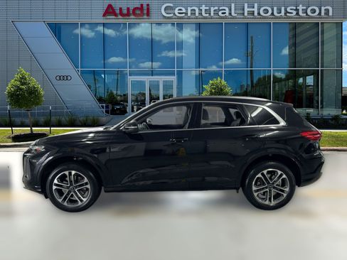 Used 2025 Audi Q5 Premium w/ Convenience Package image 2