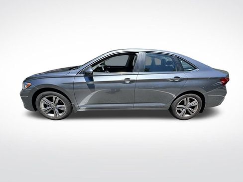 Used 2022 Volkswagen Jetta SE FWD image 2