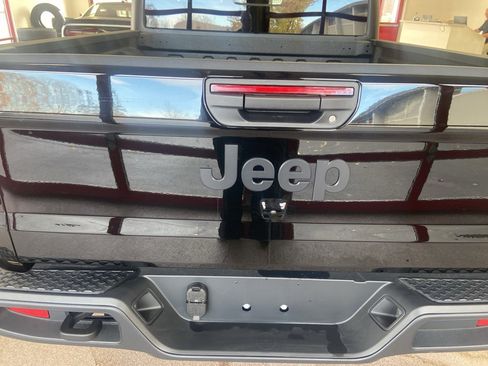 New 2025 Jeep Gladiator Sport image 10