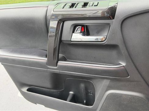 Used 2021 Toyota 4Runner Venture w/ Moonroof Package AWD/4WD image 25