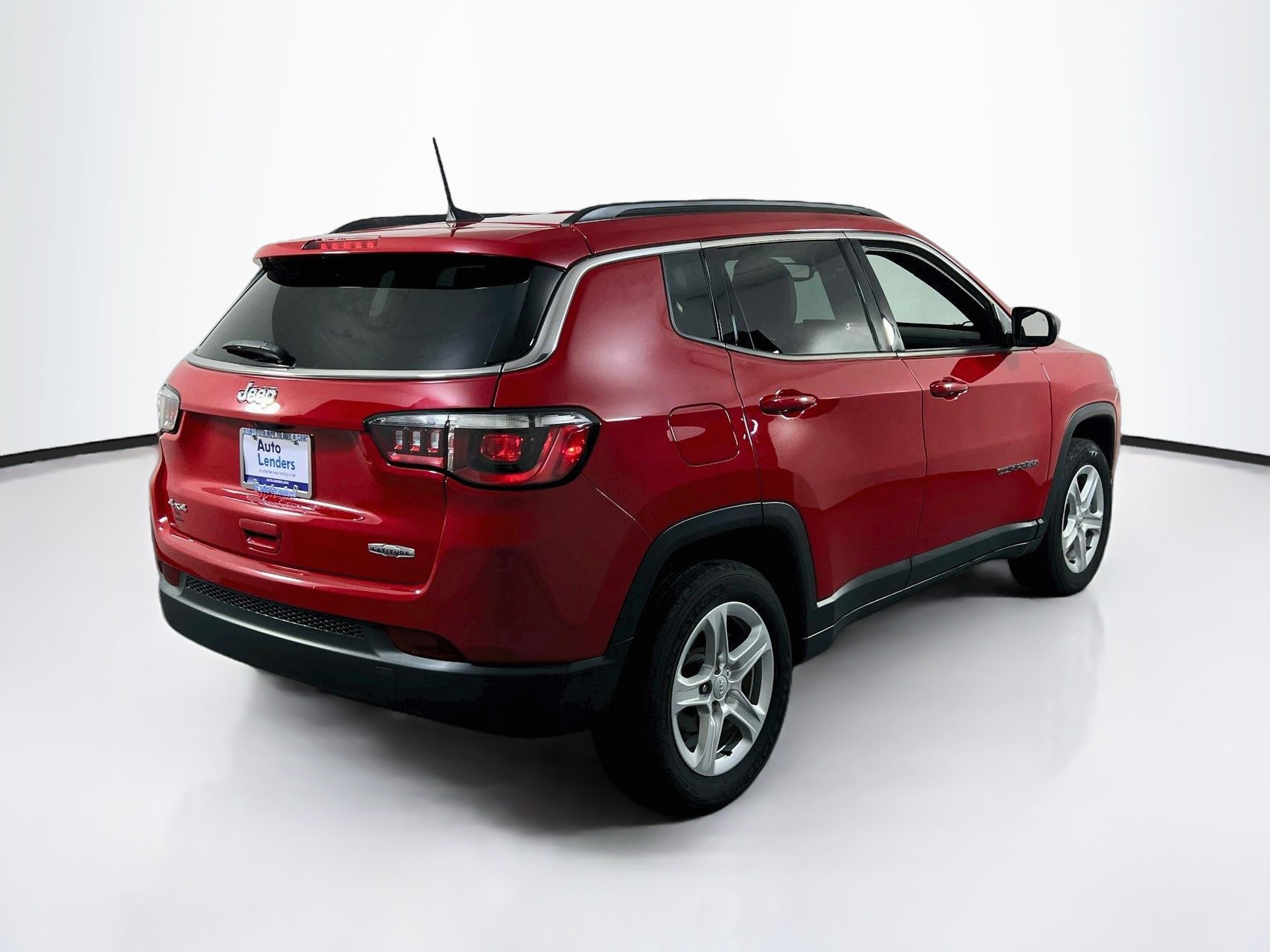 Used 2023 Jeep Compass Latitude w/ Convenience Group AWD/4WD image 5