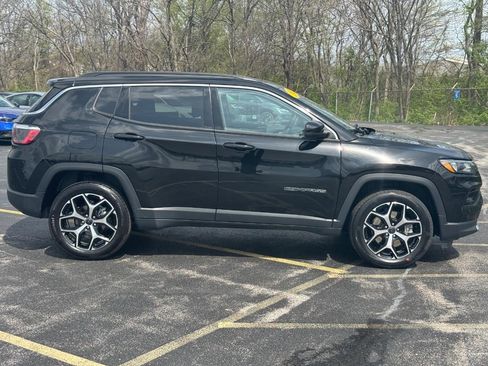 Used 2025 Jeep Compass Limited image 6