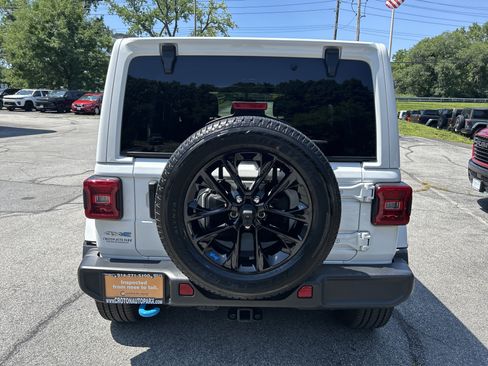 Certified 2023 Jeep Wrangler Unlimited Sahara w/ Cold Weather Group AWD/4WD image 8