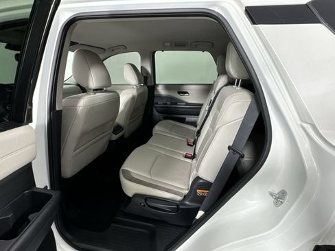Used 2022 Nissan Pathfinder SL AWD/4WD image 23