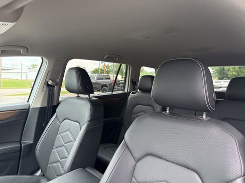 Used 2025 Volkswagen Atlas SE FWD image 13