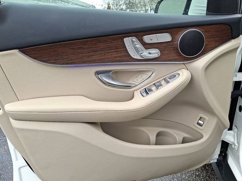 Used 2022 Mercedes-Benz GLC 300 4MATIC image 12