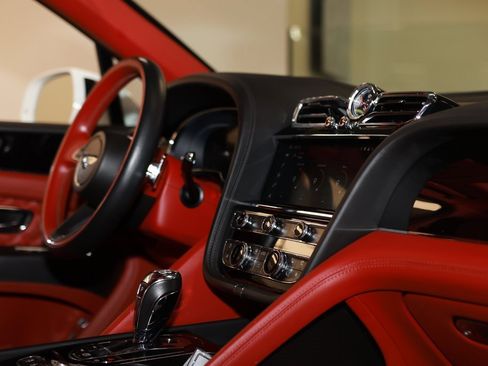 Used 2021 Bentley Bentayga Speed image 18