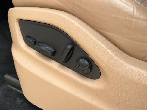 Certified 2023 Porsche Cayenne AWD/4WD image 32