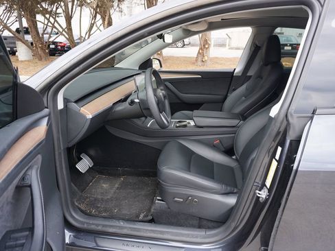 Used 2024 Tesla Model Y Long Range image 2