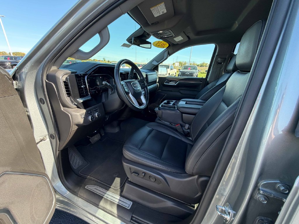 Used 2025 GMC Sierra 1500 SLT AWD/4WD image 17