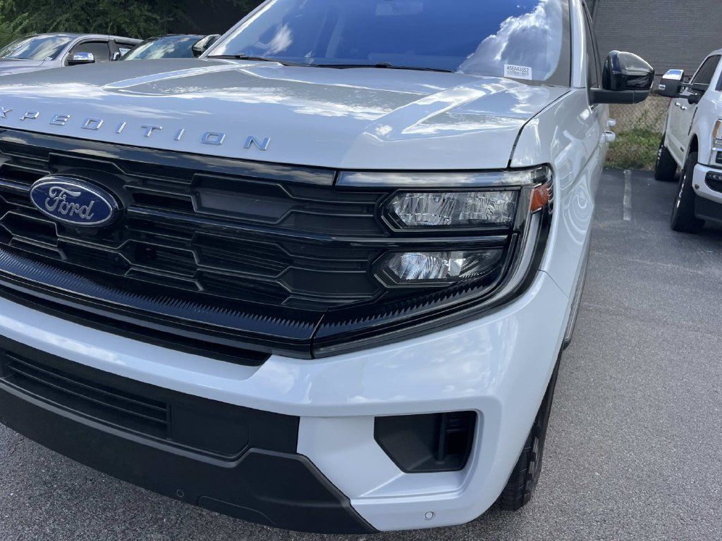 Certified 2025 Ford Expedition Max Active AWD/4WD image 11