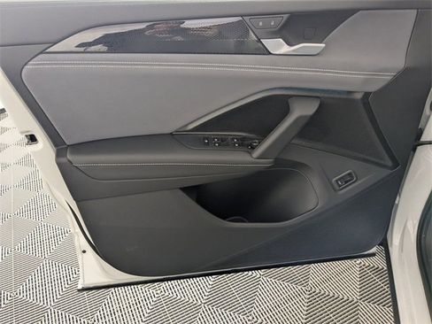 Used 2026 Volkswagen Tiguan SE R-Line image 10