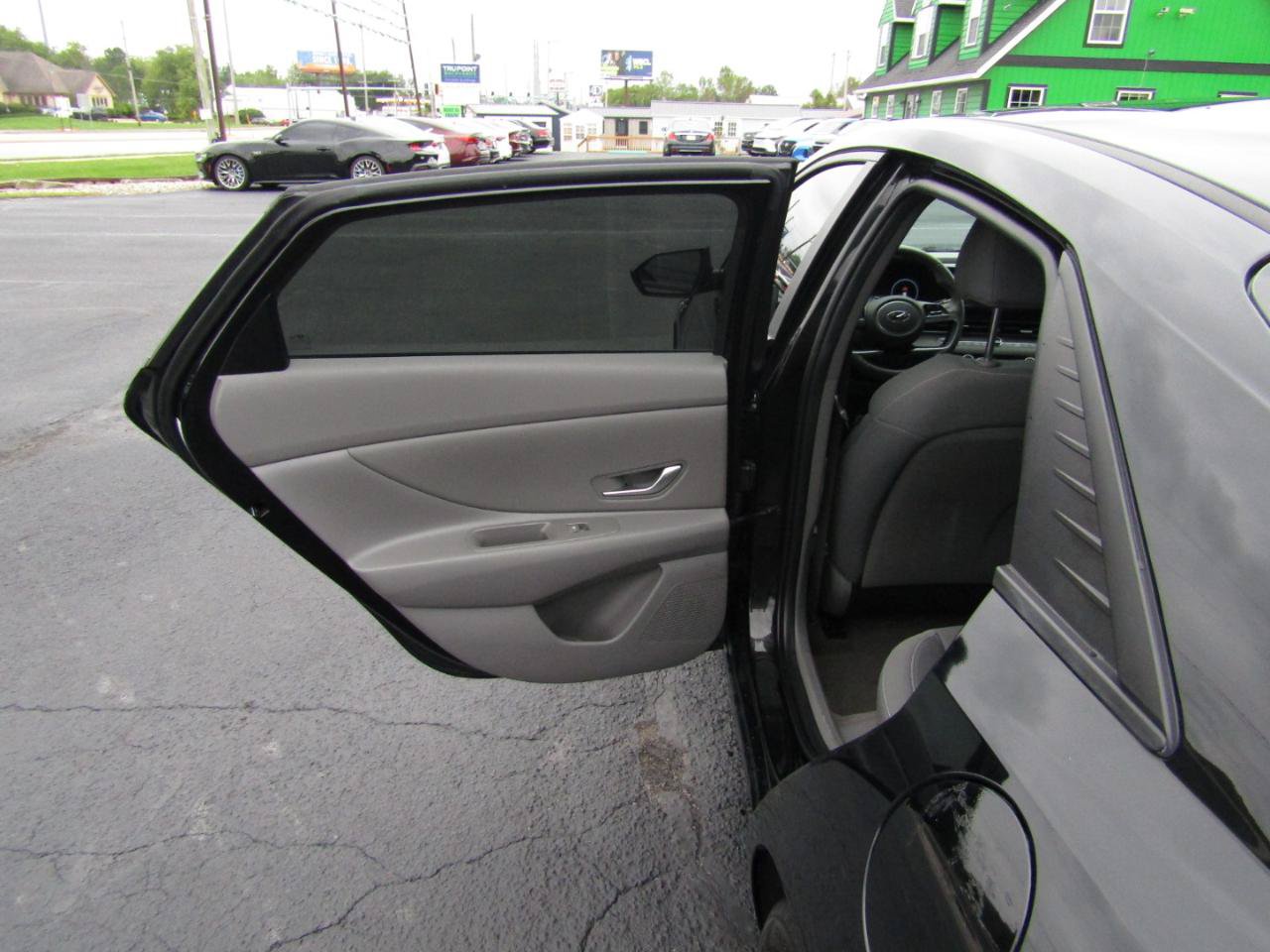 Used 2023 Hyundai Elantra SEL w/ Convenience Package FWD image 17