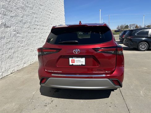 Used 2024 Toyota Highlander Platinum image 6