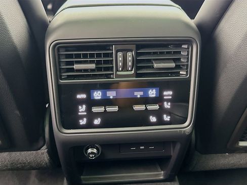Certified 2025 Porsche Cayenne E-Hybrid AWD/4WD image 27