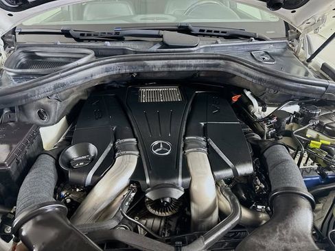 Used 2016 Mercedes-Benz GL 550 4MATIC image 34