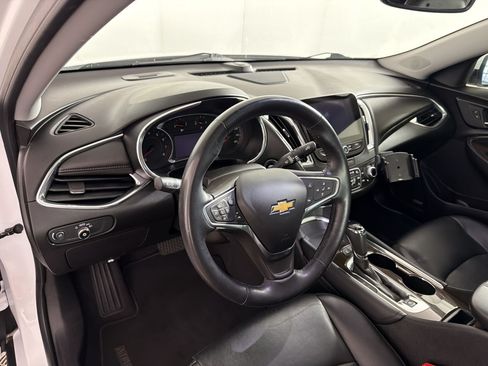 Used 2017 Chevrolet Malibu Premier w/ Premier Sun and Wheel Package FWD image 4