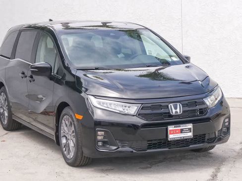 New 2026 Honda Odyssey Touring image 3