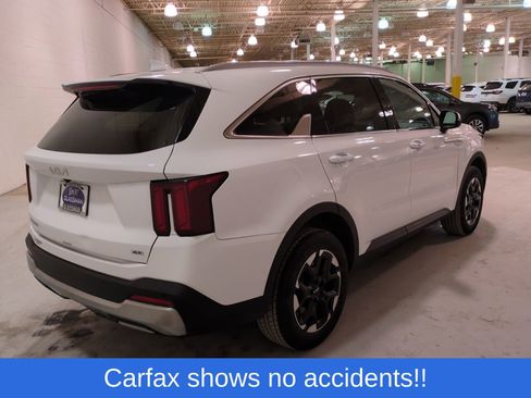 Certified 2025 Kia Sorento S AWD/4WD image 3
