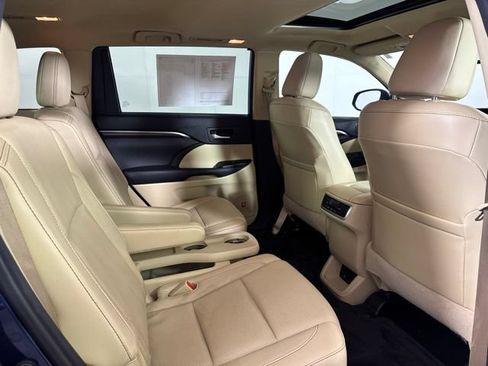 Used 2016 Toyota Highlander Limited w/ Protection Package #3 AWD/4WD image 5
