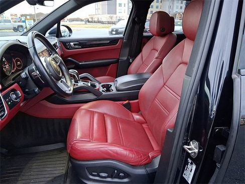 Used 2022 Porsche Cayenne S image 13