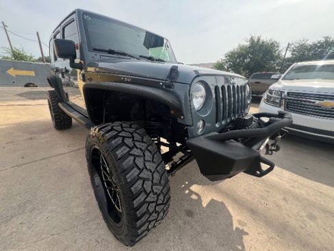 Used 2015 Jeep Wrangler Unlimited Sahara AWD/4WD image 3