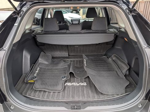 Used 2019 Toyota RAV4 LE w/ Carpet Mat Package AWD/4WD image 9