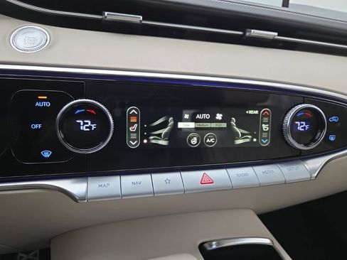 Used 2025 Genesis GV70 3.5T Sport w/ Sport Advanced Package image 38