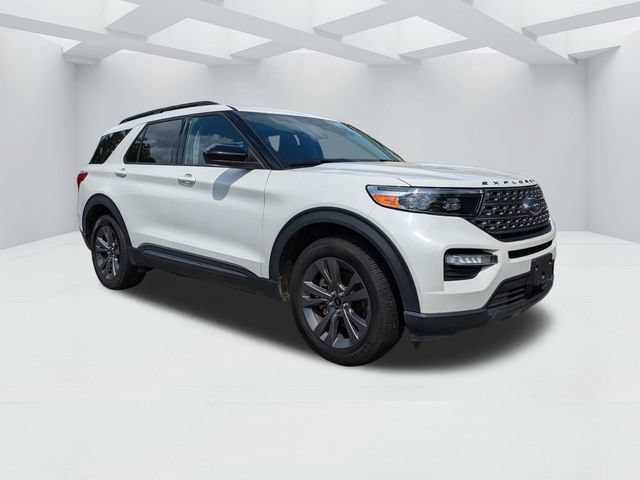 Used 2023 Ford Explorer XLT w/ Equipment Group 202A AWD/4WD image 2