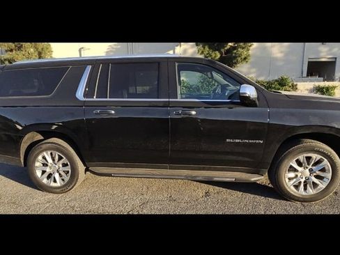 Used 2025 Chevrolet Suburban Premier w/ Sun And Tow Package image 6