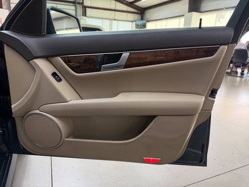 Used 2014 Mercedes-Benz C 250 Sedan image 16
