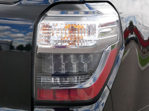 Used 2024 Toyota 4Runner TRD Off-Road Premium w/ Off Road Premium Plus Package AWD/4WD image 17