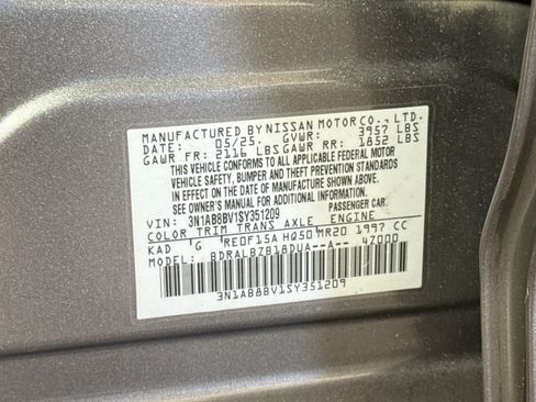 Used 2025 Nissan Sentra S FWD image 40