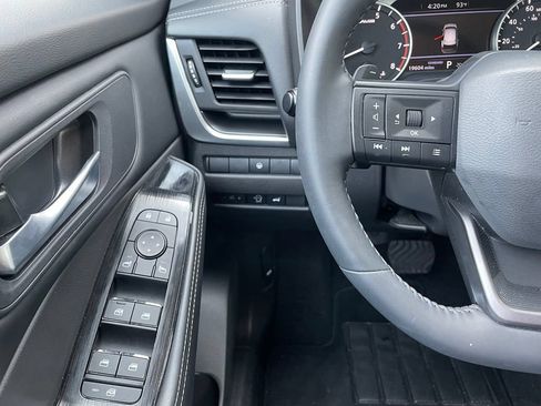 Certified 2025 Nissan Rogue SV FWD image 12