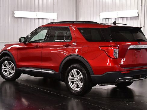 Used 2021 Ford Explorer XLT w/ Equipment Group 202A AWD/4WD image 5