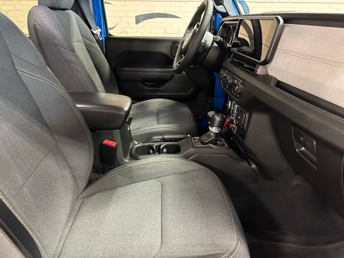 Used 2024 Jeep Wrangler Unlimited AWD/4WD image 21