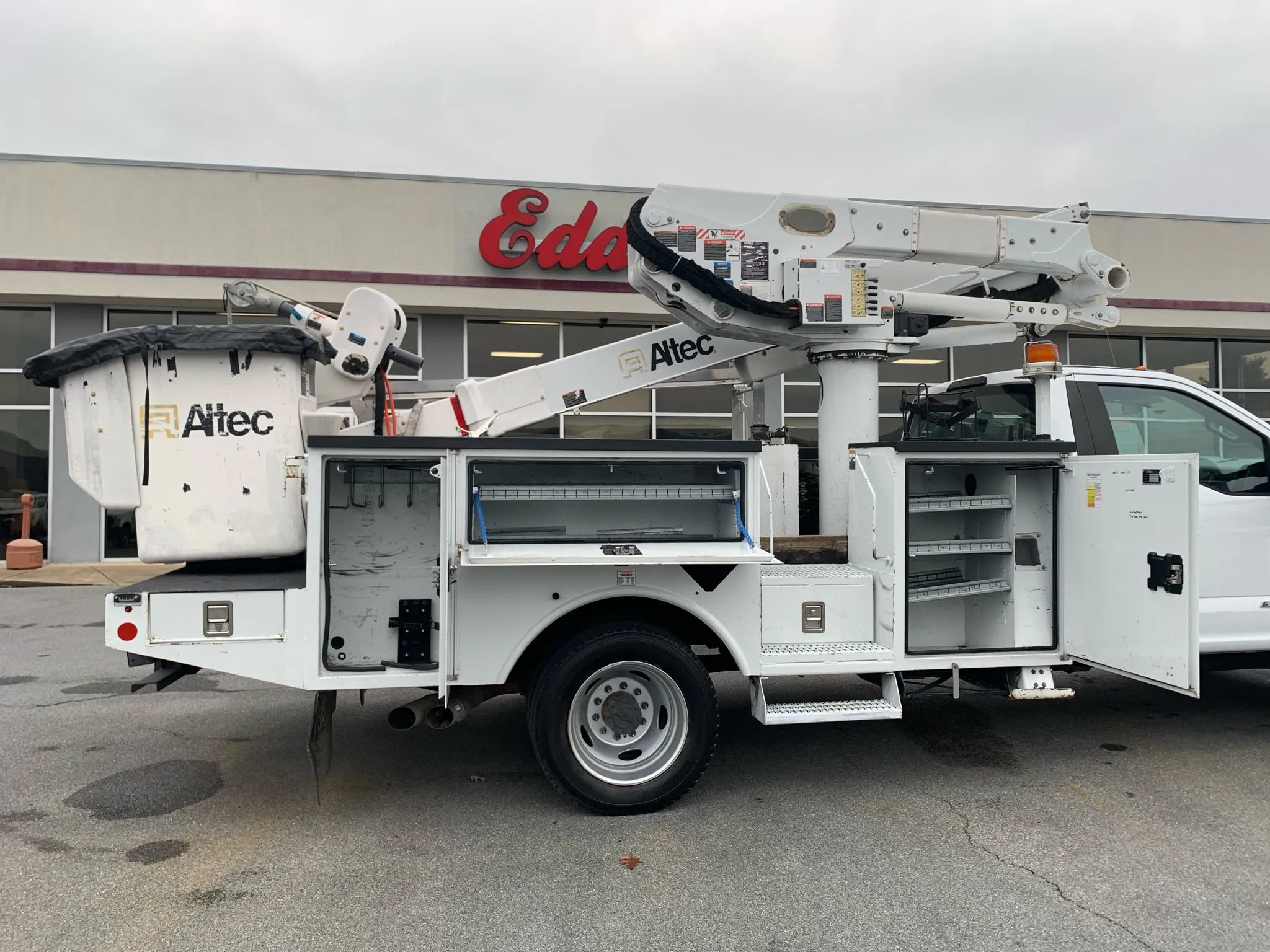 Used 2017 Ford F550 4x4 Regular Cab Super Duty image 29
