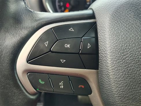 Used 2019 Jeep Grand Cherokee Altitude image 16