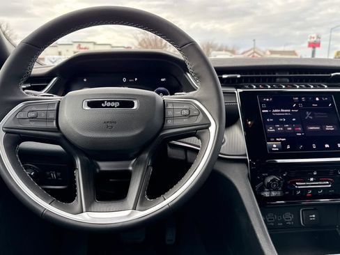 New 2025 Jeep Grand Cherokee Altitude image 14