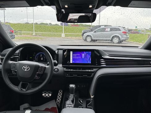 Used 2025 Toyota Camry SE w/ Convenience Package FWD image 29